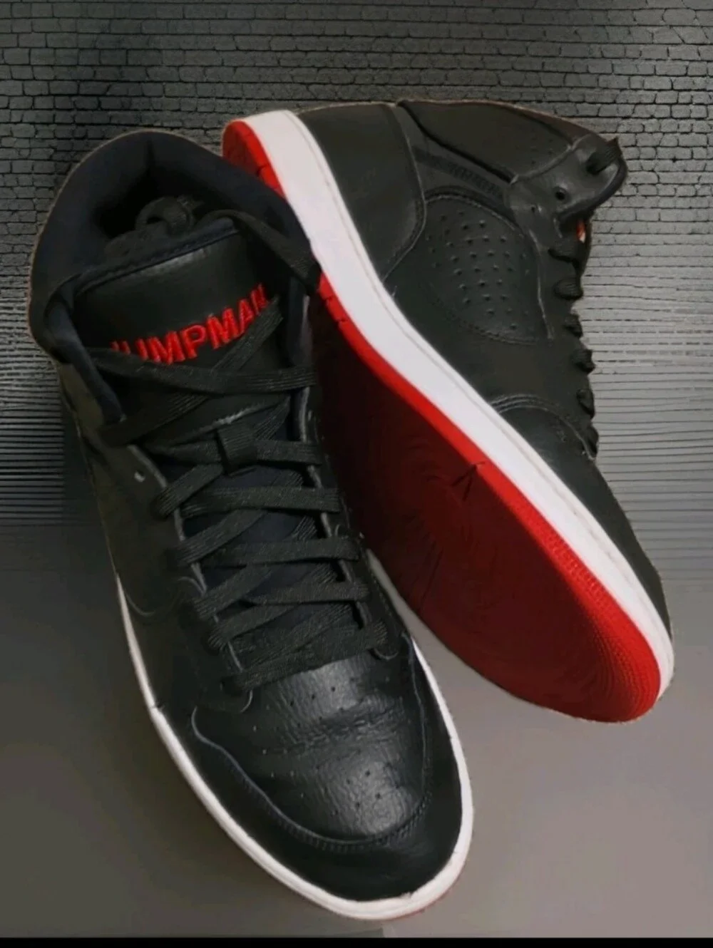 Pre-loved  Air Jordan Access Black /Red Sz 12 AR3762-001.
